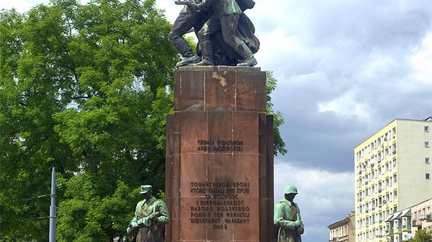 Pomnik Braterstwa Broni od strony południowej (2010 r.)