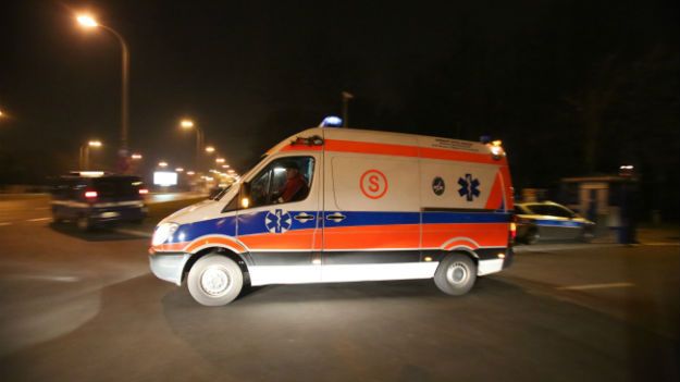 W piątek do Polski wróciło ośmiu rannych Polaków. Z lotniska zabrały ich karetki