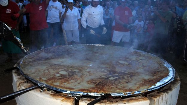 Polski rekordowy placek ziemniaczany miał 236 cm