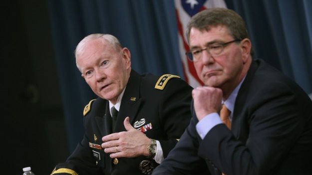 Gen. Martin Dempsey (na zdjęciu od lewej)