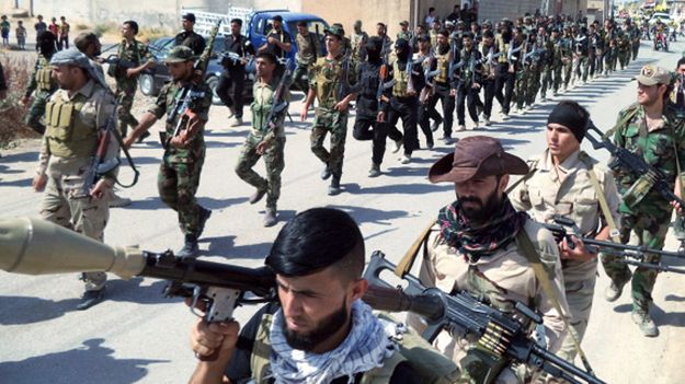 Iraccy żołnierze w mieście Amerli na północ od Bagdadu. Demonstracja ma pokazać ich determinację w walce o obronę miasta przed atakami członków Państwa Islamskiego