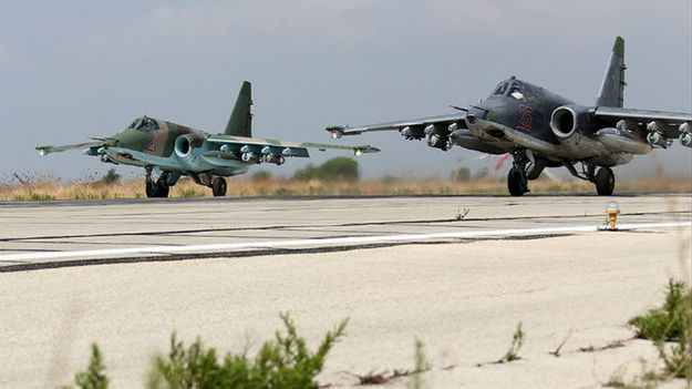 Rosyjskie samoloty szturmowe Su-25 w Syrii