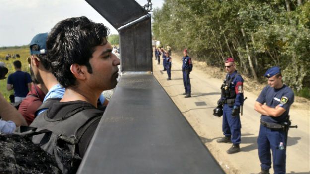 Dzień przed wprowadzeniem nowych przepisów granicę węgierską przekroczyło ponad 9 tys. imigrantów