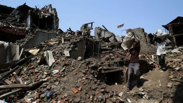 Pod koniec kwietnia w trzęsieniu ziemi w
Nepalu zginęło ponad 8 tys. ludzi