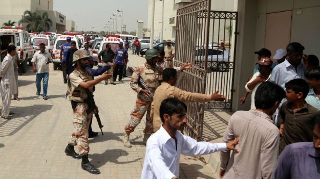 Atak na autobus w Karaczi, Pakistan
