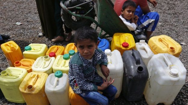 Tysiące cywilów zostały zmuszone do porzucenia swoich domów