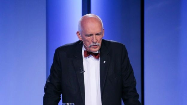 Janusz Korwin-Mikke podczas debaty prezydenckiej w studiu TVP