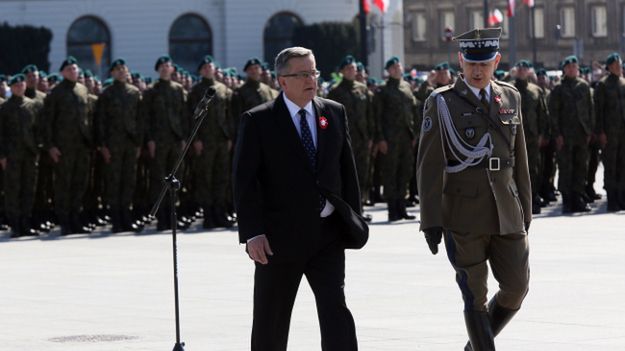 Bronisław Komorowski oraz szef Sztabu Generalnego WP generał Mieczysław Gocuł