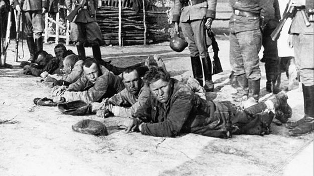 W czasie okupacji niemieckiej 1939–41 Niemcy rozstrzelali w Palmirach ponad 2,2 tys. osób, głównie więźniów Pawiaka