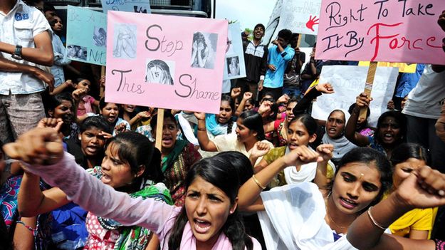 Protesty przeciwko handlowi dziećmi i gwałtach na nieletnich trwają w Indiach od kilku lat - nielegalny proceder trwa