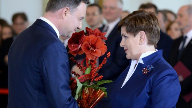 Prezydent Andrzej Duda i premier Beata Szydło podczas uroczystości zaprzysiężenia nowego rządu