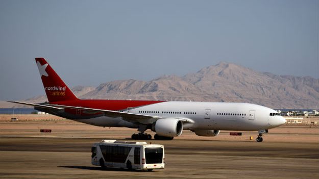 Samolot jednej z rosyjskich linii lotniczych na lotnisku w Szarm el-Szejk