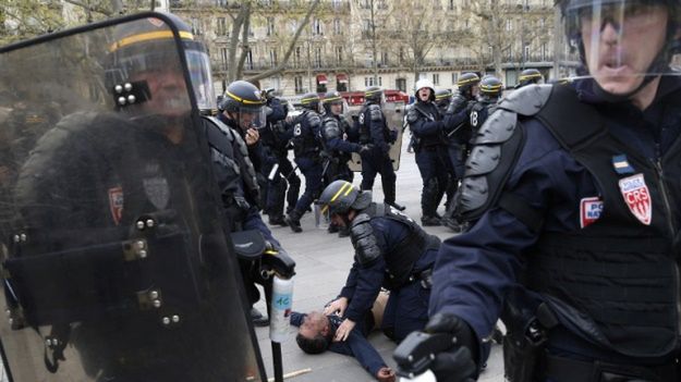 Funkcjonariusze policji użyli gazów łzawiących