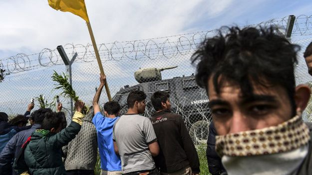 Migranci na granicy grecko-macedońskiej. Dla wielu z nich celem są Niemcy