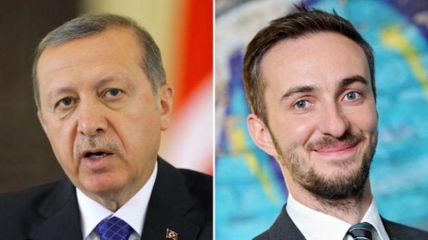 Na zdjęciu od lewej: Recep Tayyip Erdogan i Jan Boehmermann