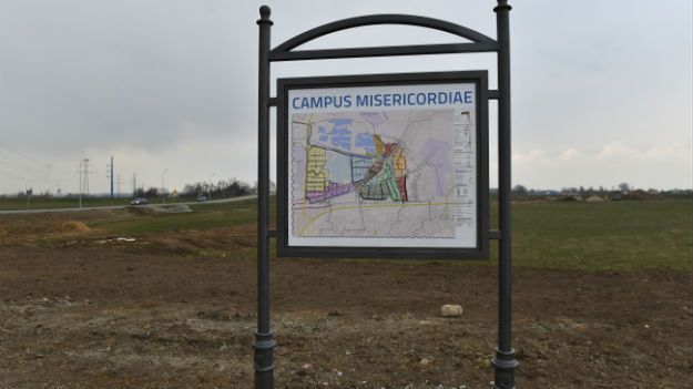 Teren pod Campus Misericordiae w Brzegach pod Wieliczką