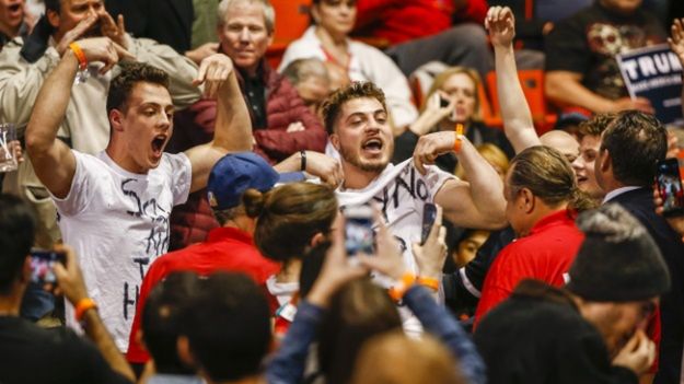 10 tys. osób zebrało się w hali widowiskowej University of Illinois w Chicago