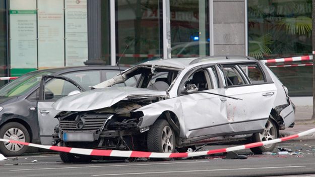 Kierowca zginął w wyniku eksplozji auta w Berlinie