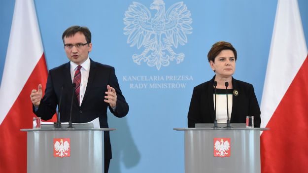 Minister sprawiedliwości, prokurator generalny Zbigniew Ziobro i premier Beata Szydło