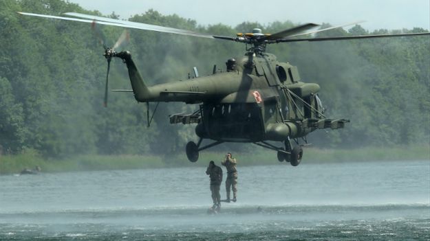 Pokaz jednostki wojskowej płetwonurków bojowych Formoza, podczas pierwszych Targów Proobronnych "Pro Defense 2016"