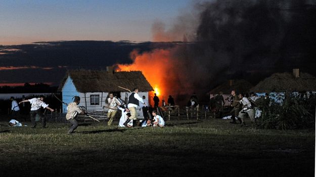 Rekonstrukcja historyczna "Wołyń 1943, nie o zemstę, lecz o pamięć wołają ofiary" w Radymnie w 2013 r.