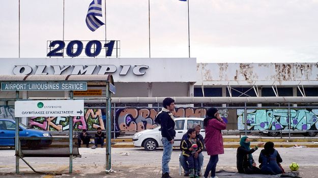 Na terenie dawnego lotniska mieszkają w większości migranci z Afganistanu