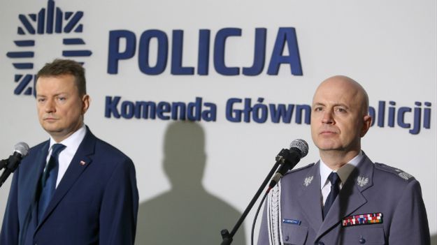 Szef MSWiA Mariusz Błaszczak (L) i Jarosław Szymczyk, Komendant Główny Policji