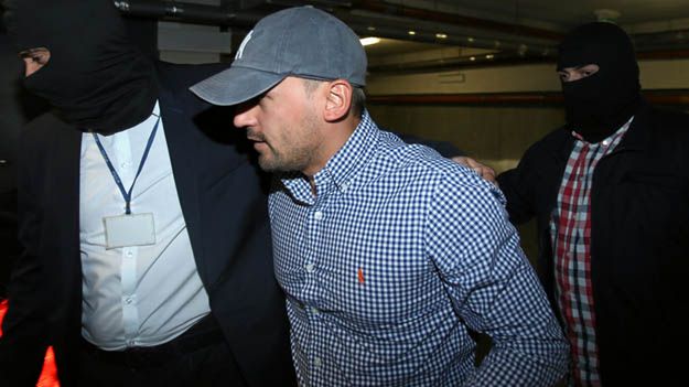 Adwokat Marcin Dubieniecki doprowadzany do Prokuratury Apelacyjnej w Krakowie w sierpniu 2015 r.