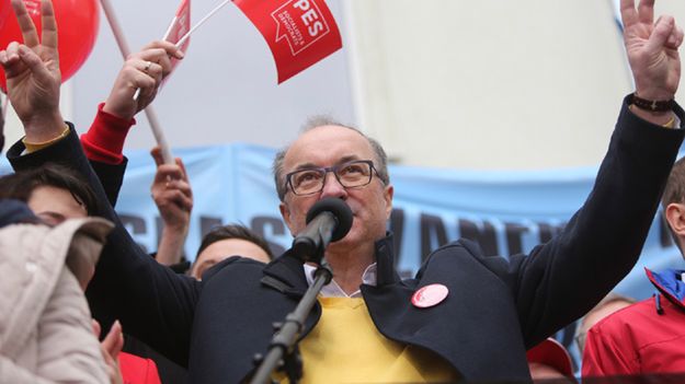 Lider SLD Włodzimierz Czarzasty na marszu 1 maja