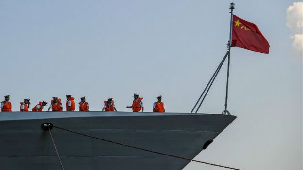 Okręt chińskiej marynarki wpływa do Hawany, listopad 2015 r.