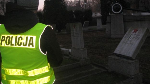 To kolejna dewastacja nagrobków na Cmentarzu Żołnierzy Radzieckich w Kaliszu.