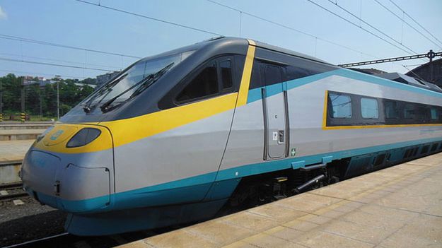 Czeskie Pendolino na dworcu w Pradze