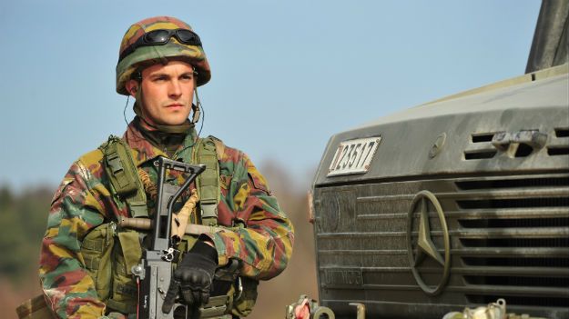 Belgijski żołnierz na ćwiczeniach w 2014 r.