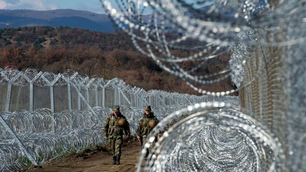 Żołnierze na granicy macedońsko-greckiej