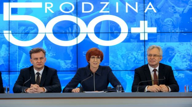 Minister rodziny, pracy i polityki społecznej Elżbieta Rafalska podczas konferencji