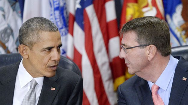 Prezydent USA Barack Obama i min. obrony Ash Carter