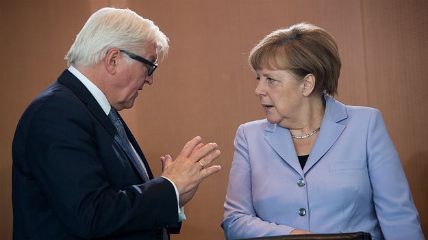 Szefem niemieckiej dyplomacji Frank-Walter Steinmeierem i kanclerz Angela Merkel