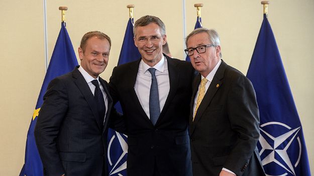 Przewodniczący Rady Europejskiej Donald Tusk, sekretarz generalny Sojuszu Północnoatlantyckiego Jens Stoltenberg i przewodniczący Komisji Europejskiej Jean-Claude Juncker