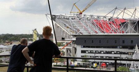 Runął dach stadionu