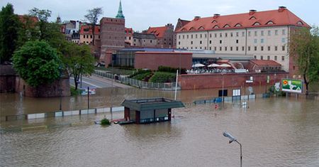 Wisła wlewa się do Torunia