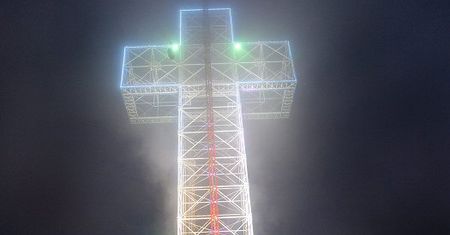 Krzyż krzyżowi nierówny