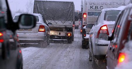 Kierowcy walczą z zimą