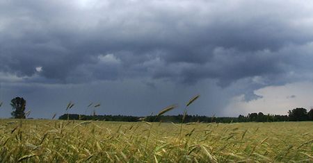 Ciemne chmury nad Polską