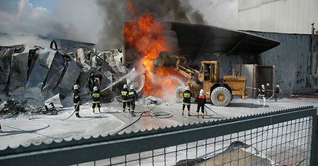Pożar w zakładach Atlas w Zgierzu