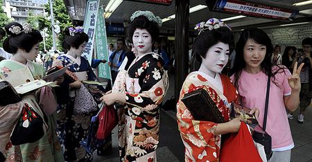 Gejsze na ulicach Tokio