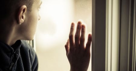Urzędnicy zasłaniają się ustawą, ministerstwo nie reaguje. Rozdzielone rodzeństwa pozostawione same sobie