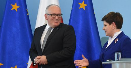 "Dialog z Polską nie powiódł się". Czy KE zastosuje art. 7 traktatu o UE?