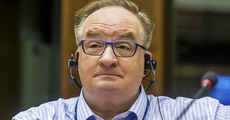 Dlaczego Saryusz-Wolski zdecydował się zostać kontrkandydatem Donalda Tuska? "To zemsta"