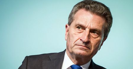 Oettinger przeprasza Chińczyków za rasistowskie słowa. Wcześniej twierdził, że "tak mu się tylko wymsknęło"