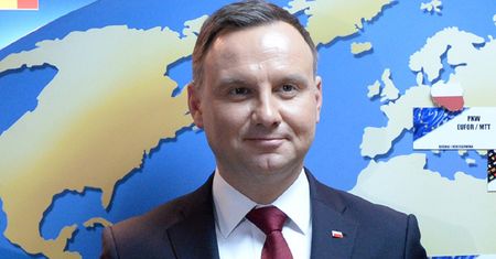 Duda: mam odmienną wiedzę o Mistralach niż szef MON